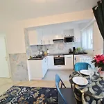 Arc De Triomphe 2 Min Walk Elegant Apartment