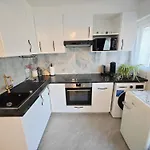 Arc De Triomphe 2 Min Walk Elegant Apartment