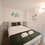 Arc De Triomphe 2 Min Walk Elegant Apartment